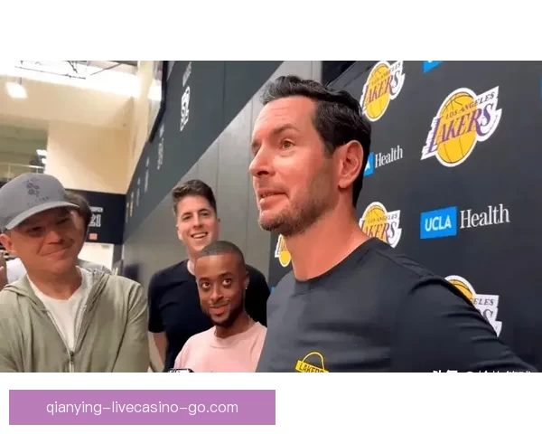 詹姆斯转型内幕：与雷迪克深谈坦然接受球权调整